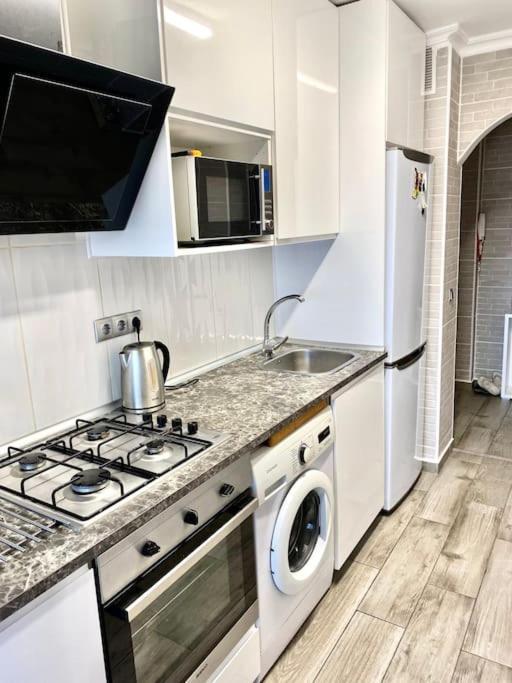 Shared Apartment! Piso Compartido! Общая Квартира! Sevilla Exteriör bild
